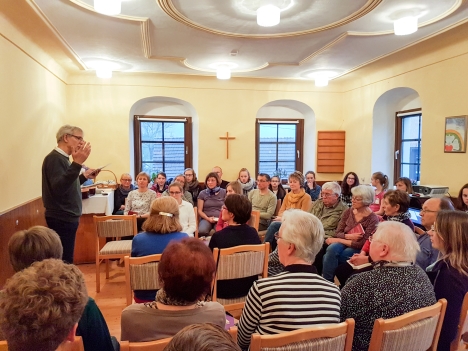 Gemeindeabend im großen Gemeinderaum